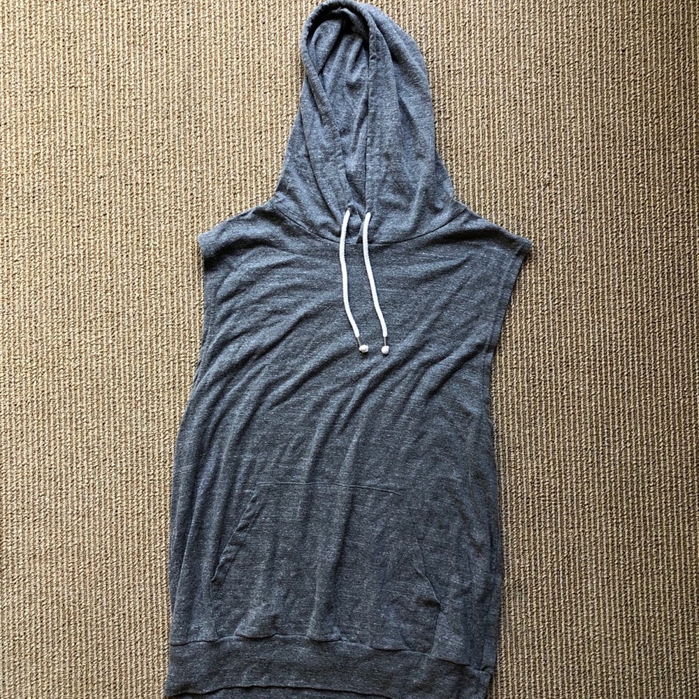 Sleeveless gray hoodie